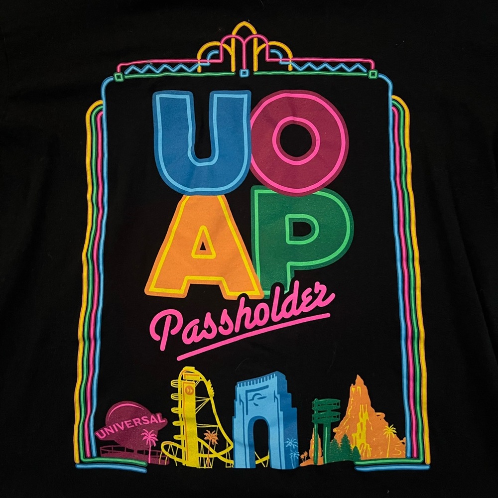 Universal passholder corp top